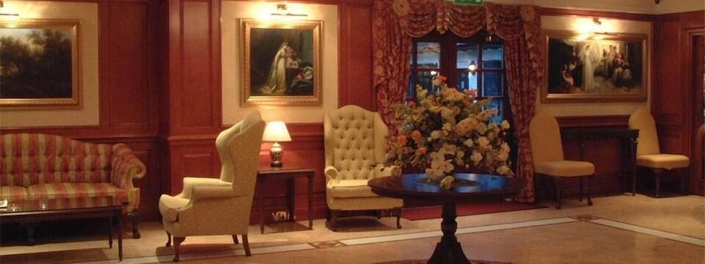โรงแรมบาร์น ลอนดอน รุยส์ลิป ไรสลิป ภายนอก รูปภาพ